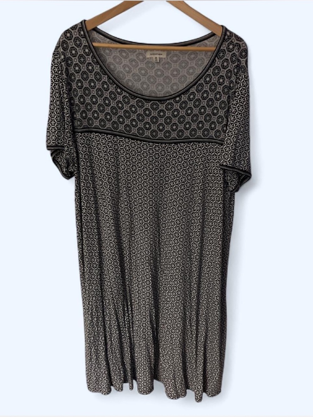 Max Studio Black and White Geometric Short Sleeve Tunic
